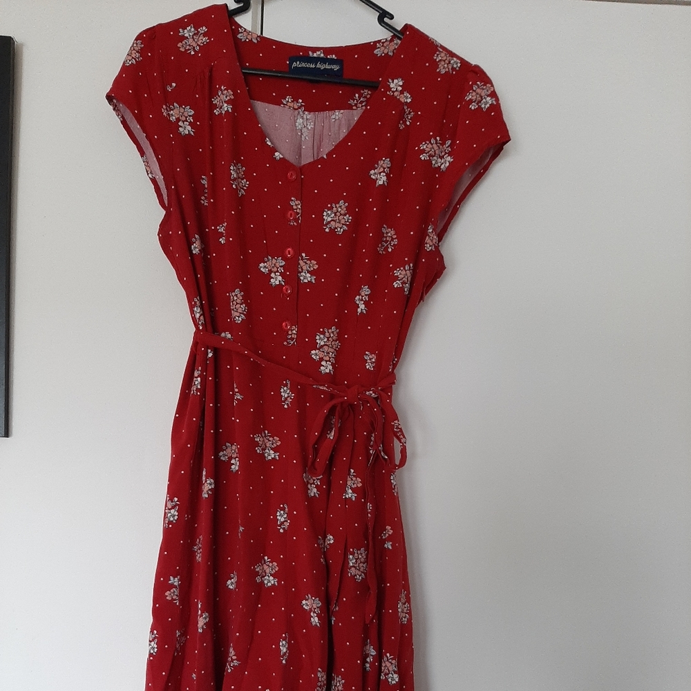Size 12 Princess Highway red dress with floral and dots pattern - Picture 1 of 5
